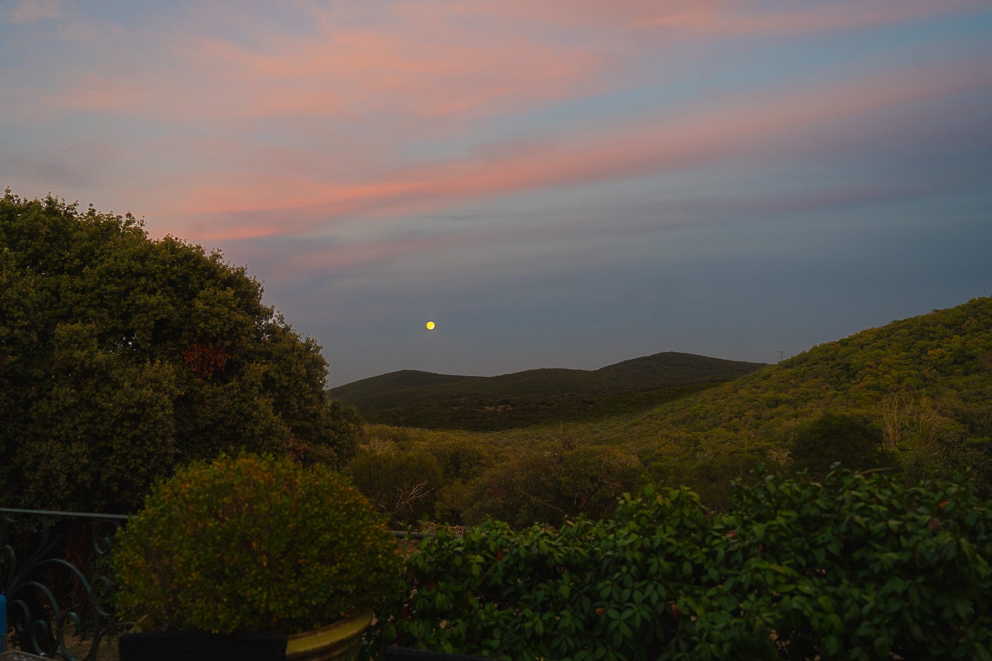 Coucher de soleil sur les collines de l'Hérault